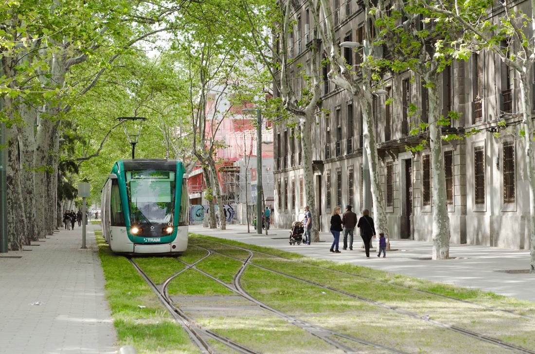 Camino al Arco del Triunfo de Barcelona, fotografía de Geo Aragón (Siguiendo al Conejo Blanco)