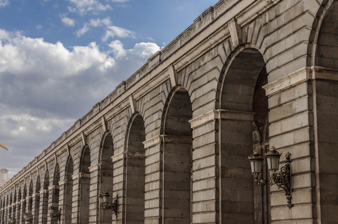 El palacio de su majestad el rey en un día cálido, fotografía de Geo Aragón (Siguiendo al Conejo Blanco)