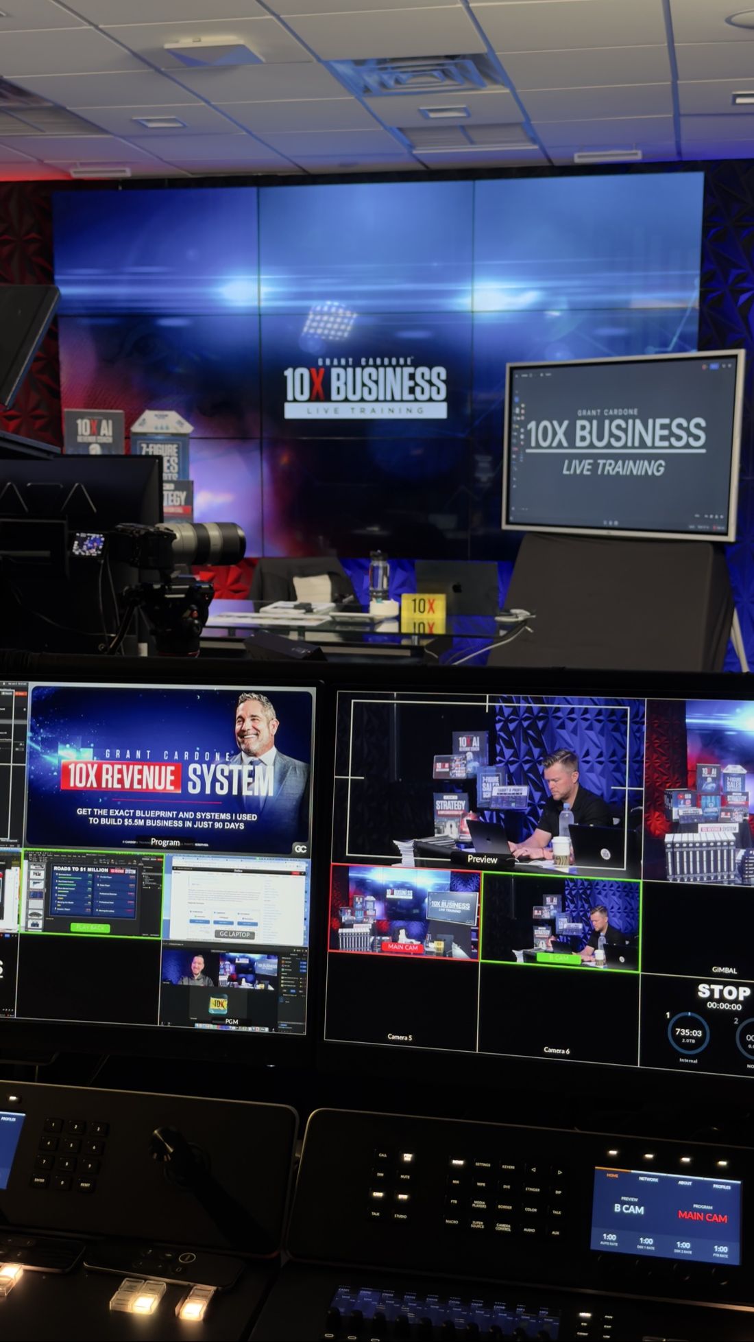 Geo Aragón, sala de control de transmisión en vivo, 10X Business Live Training de Grant Cardone